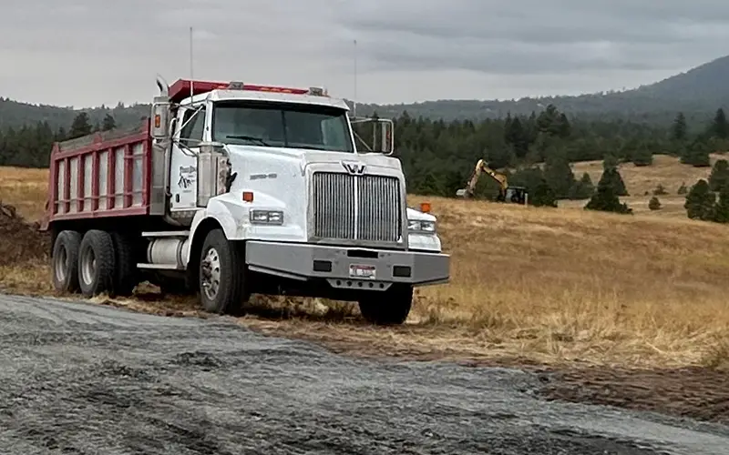 dump-truck-hauling